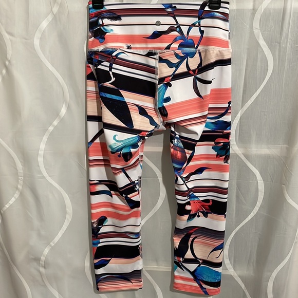 Apana Workout Leggings, Size Small - Picture 3 of 5